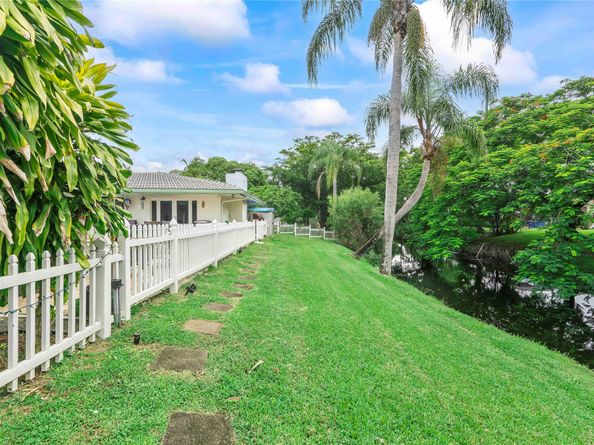 8608 NW 26th Ct, Coral Springs FL 33065