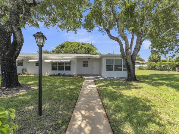 1105 N Oakridge Circle C, Lake Worth FL 33462
