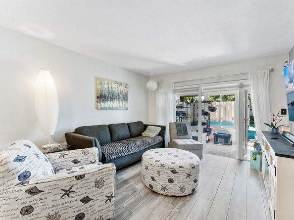839 Crystal Lake Dr 839, Deerfield Beach FL 33064