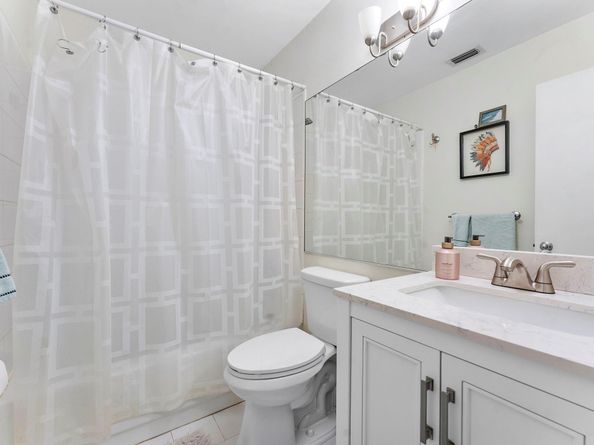 839 Crystal Lake Dr 839, Deerfield Beach FL 33064