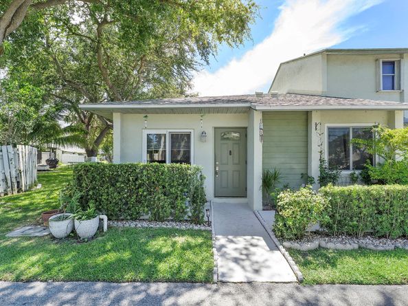 839 Crystal Lake Dr 839, Deerfield Beach FL 33064