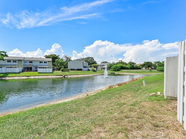 839 Crystal Lake Dr 839, Deerfield Beach FL 33064