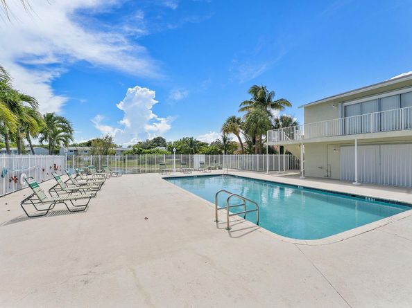 839 Crystal Lake Dr 839, Deerfield Beach FL 33064
