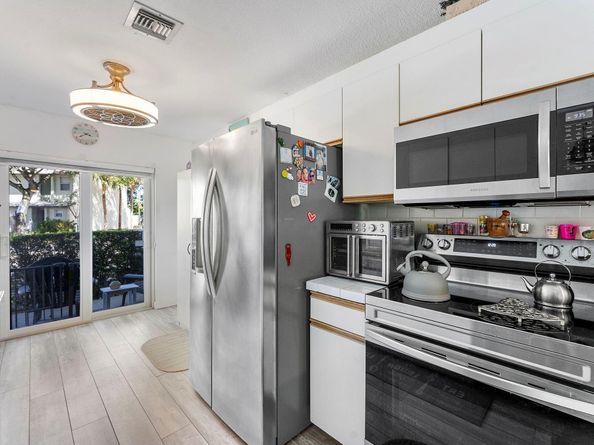 839 Crystal Lake Dr 839, Deerfield Beach FL 33064