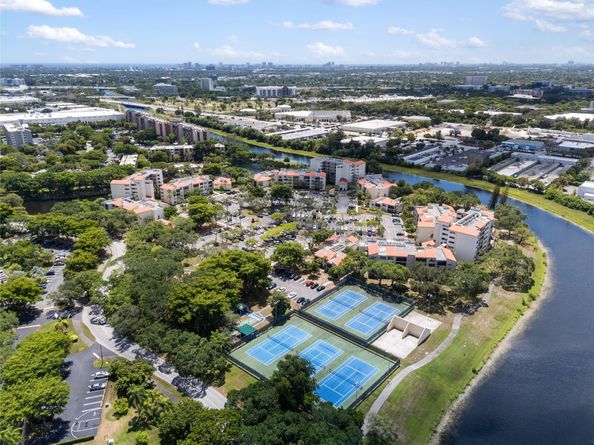 2314 S Cypress Bend Dr 713, Pompano Beach FL 33069