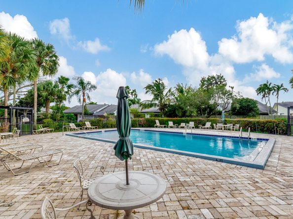 22 Baytree Circle, Boynton Beach FL 33436