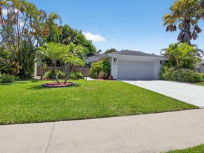 22 Baytree Circle, Boynton Beach FL 33436