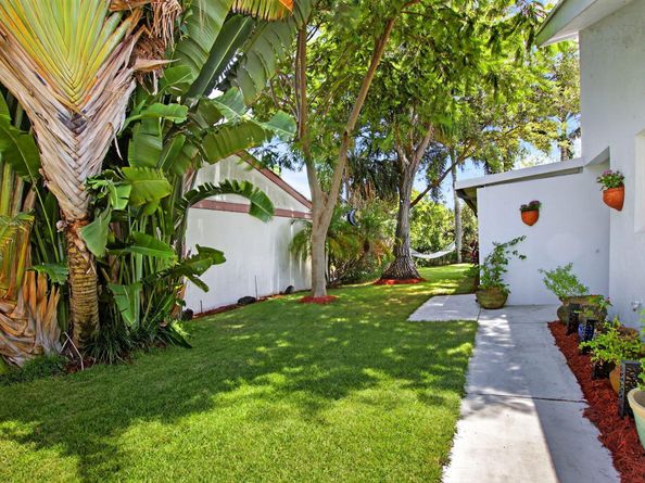 22 Baytree Circle, Boynton Beach FL 33436
