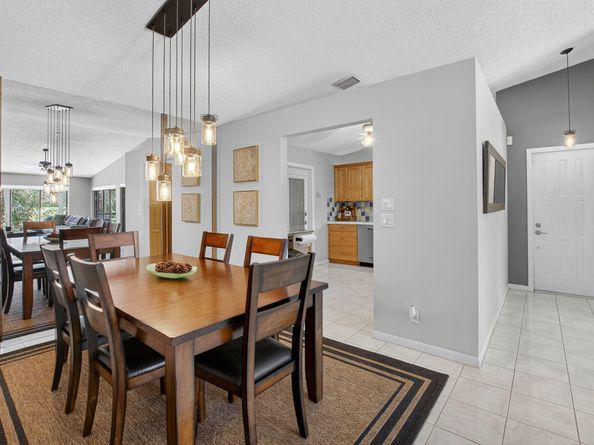 22 Baytree Circle, Boynton Beach FL 33436