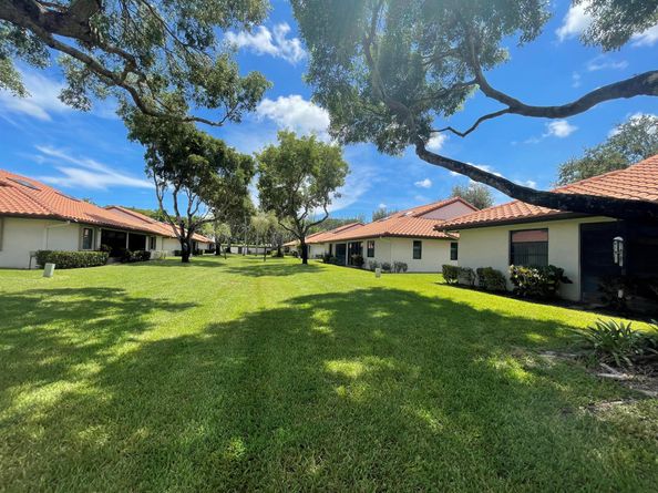 6141 Sunny Pointe Circle B, Delray Beach FL 33484