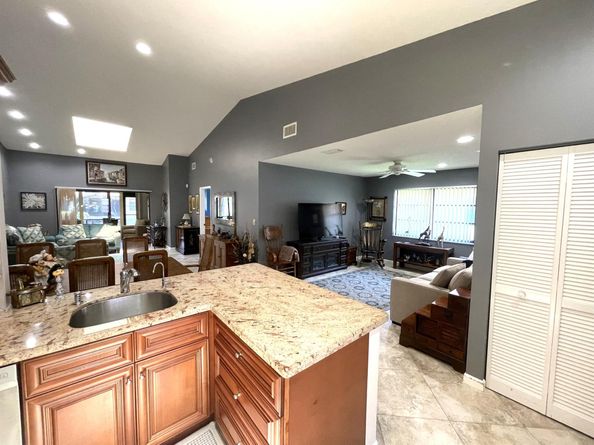 6141 Sunny Pointe Circle B, Delray Beach FL 33484