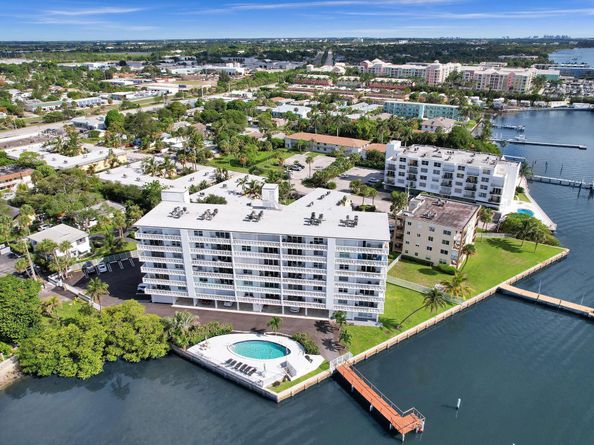 231 E Lantana Road 204, Lantana FL 33462