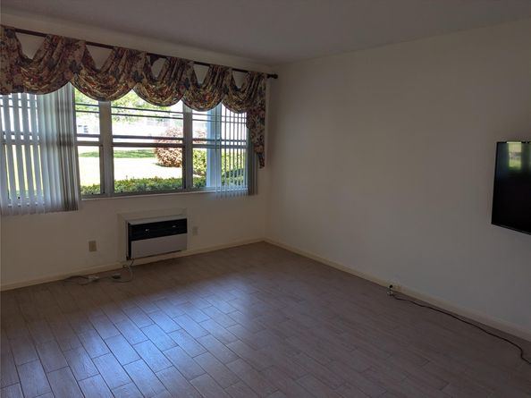 190 Oakridge M, Deerfield Beach FL 33442