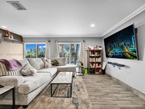 900 Crystal Lake Drive 2B, Deerfield Beach FL 33064
