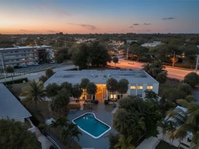 900 Crystal Lake Drive 2B, Deerfield Beach FL 33064