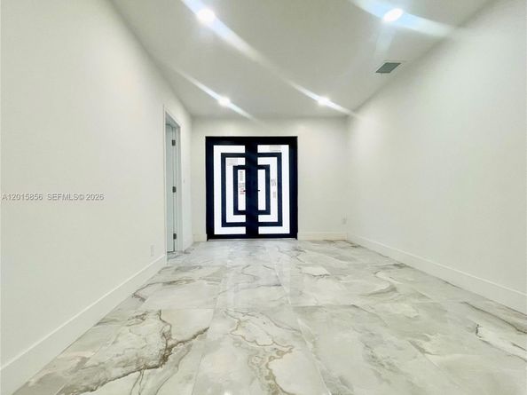 1649 NE 8th Avenue, Fort Lauderdale FL 33305