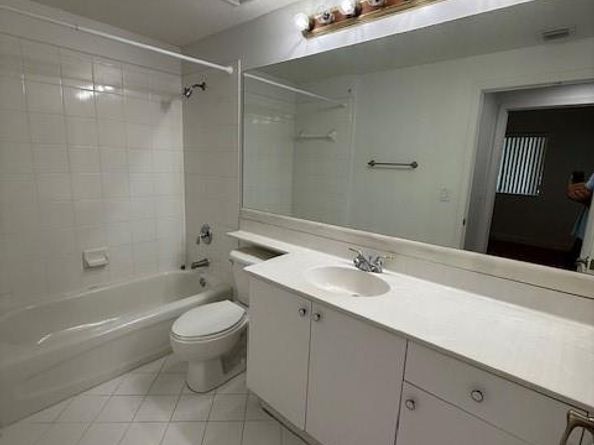 10700 NW 66 St 302, Doral FL 33178