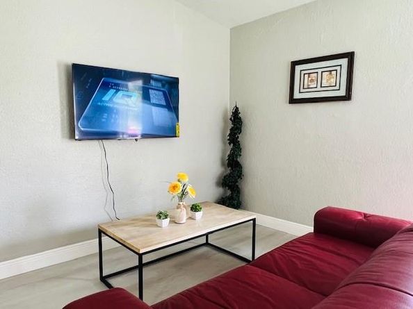 3041 NW 66th St, Miami FL 33147