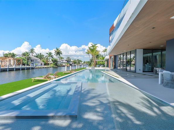 2880 NE 28th St, Fort Lauderdale FL 33306