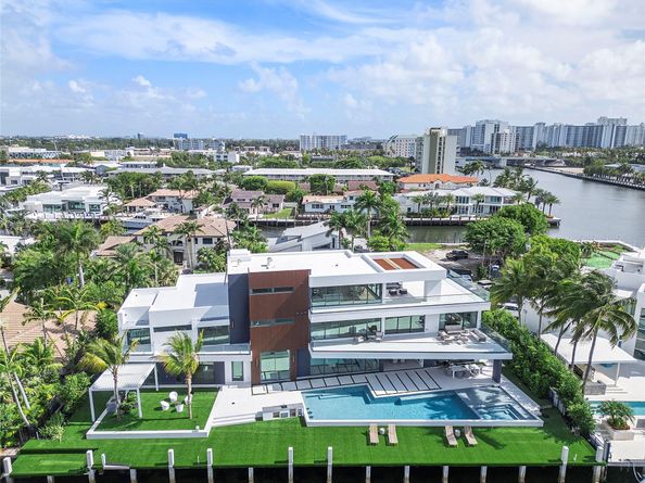 2880 NE 28th St, Fort Lauderdale FL 33306