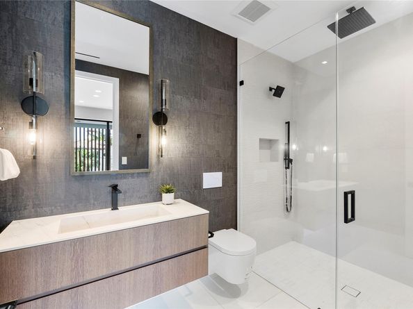 2880 NE 28th St, Fort Lauderdale FL 33306