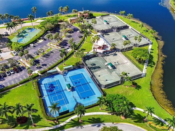 4622 SW 185th Ave, Miramar FL 33029