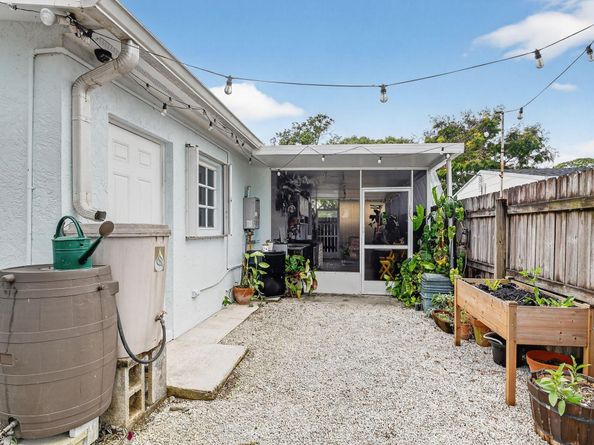 826 Snowden Drive, Lake Worth Beach FL 33461