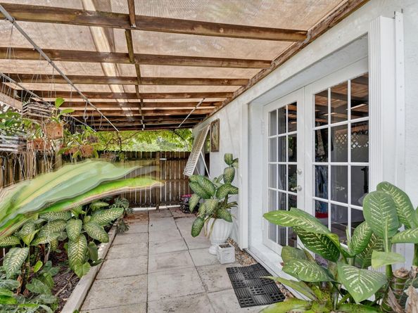 826 Snowden Drive, Lake Worth Beach FL 33461