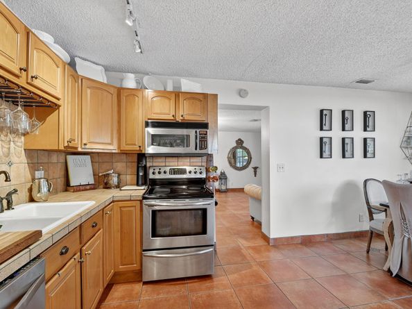 826 Snowden Drive, Lake Worth Beach FL 33461