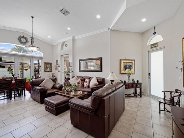 4122 NE 22nd St, Homestead FL 33033