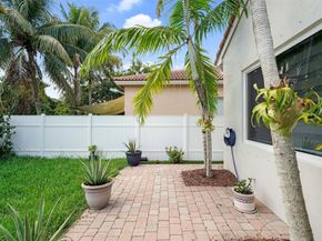 4122 NE 22nd St, Homestead FL 33033