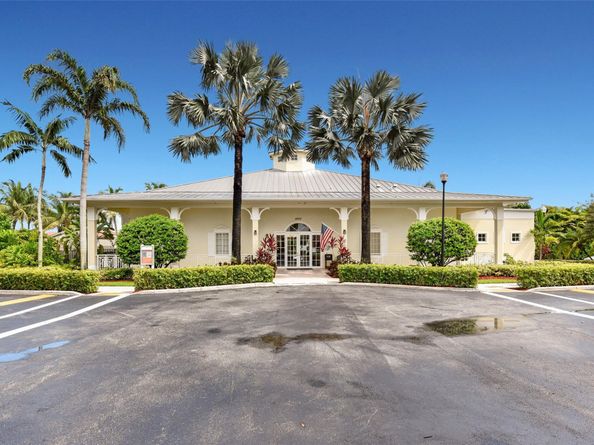 4122 NE 22nd St, Homestead FL 33033