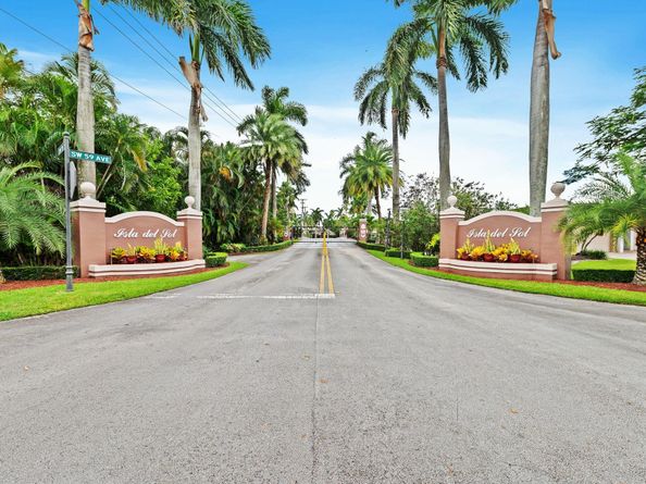 6100 SW 20th St, Plantation FL 33317
