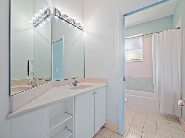 6100 SW 20th St, Plantation FL 33317