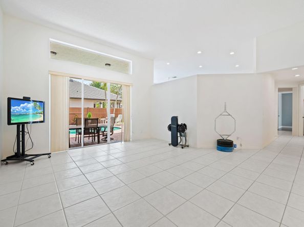 6100 SW 20th St, Plantation FL 33317
