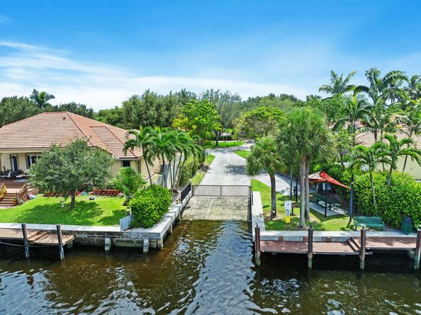 6100 SW 20th St, Plantation FL 33317