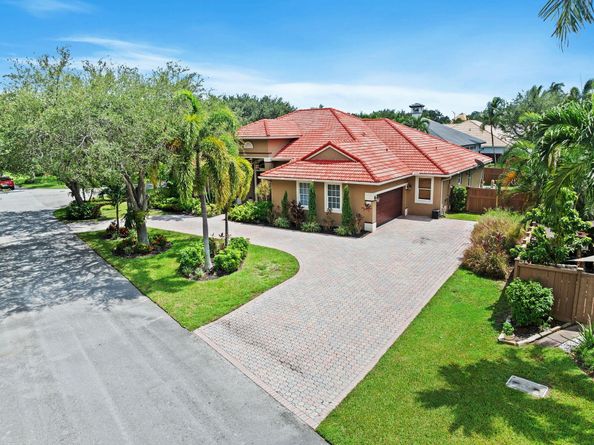 6100 SW 20th St, Plantation FL 33317