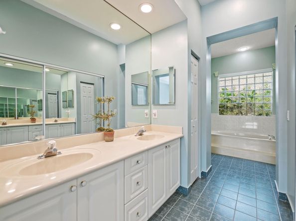 6100 SW 20th St, Plantation FL 33317