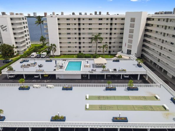 301 Lake Shore Drive 402, Lake Park FL 33403