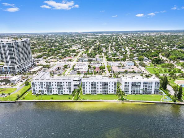 301 Lake Shore Drive 402, Lake Park FL 33403
