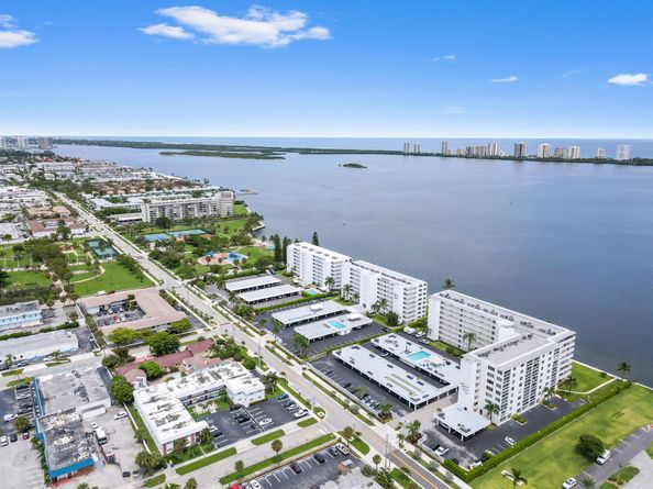 301 Lake Shore Drive 402, Lake Park FL 33403