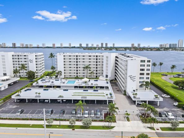 301 Lake Shore Drive 402, Lake Park FL 33403