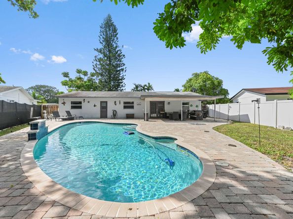 6825 Broadmoor, North Lauderdale FL 33068