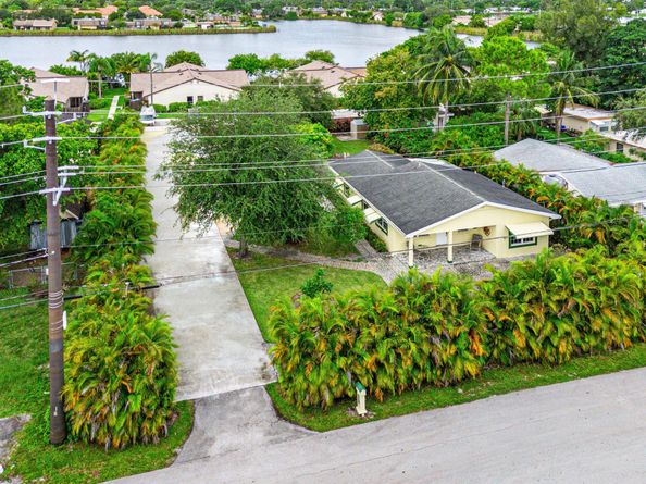 3607 Elizabeth Street, Palm Springs FL 33461