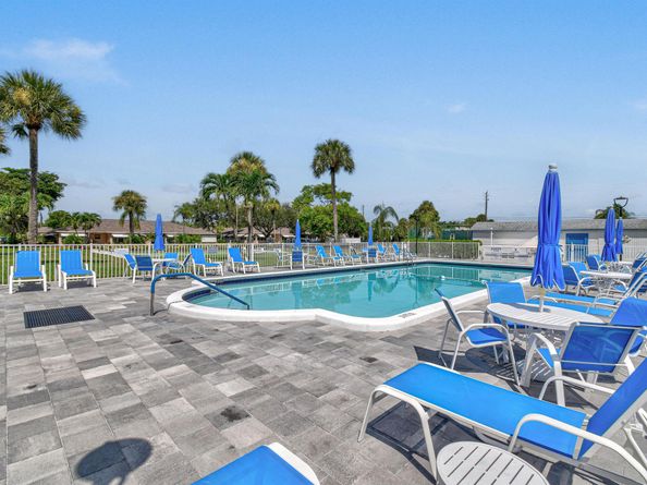 1097 Circle Terrace W C, Delray Beach FL 33445