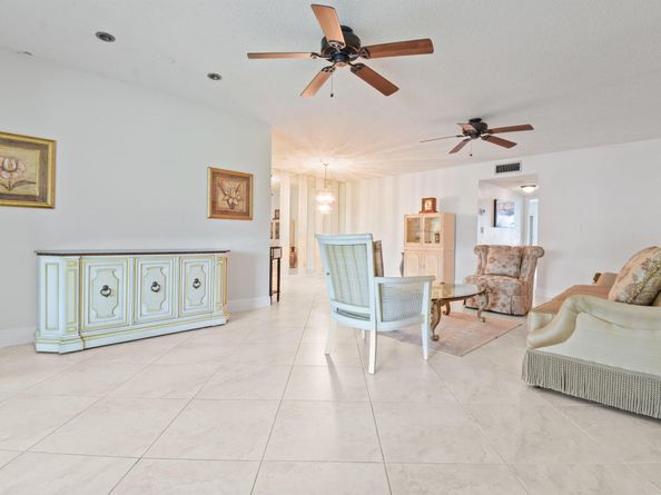1097 Circle Terrace W C, Delray Beach FL 33445