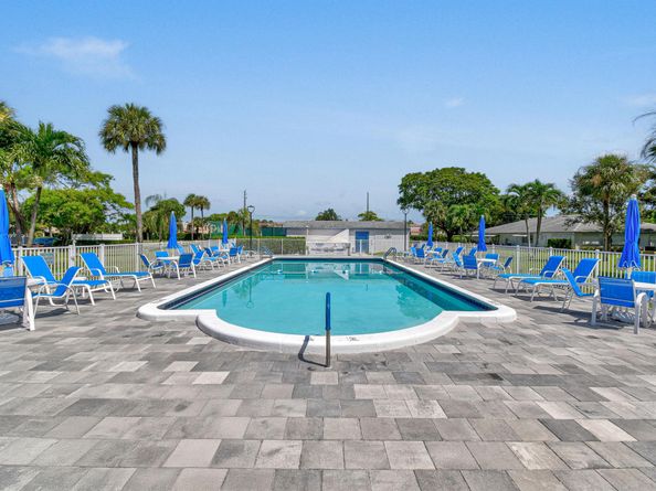 1097 Circle Terrace W C, Delray Beach FL 33445