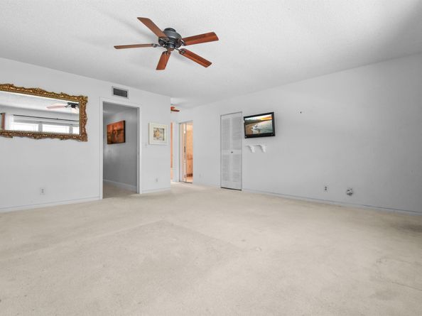 1097 Circle Terrace W C, Delray Beach FL 33445