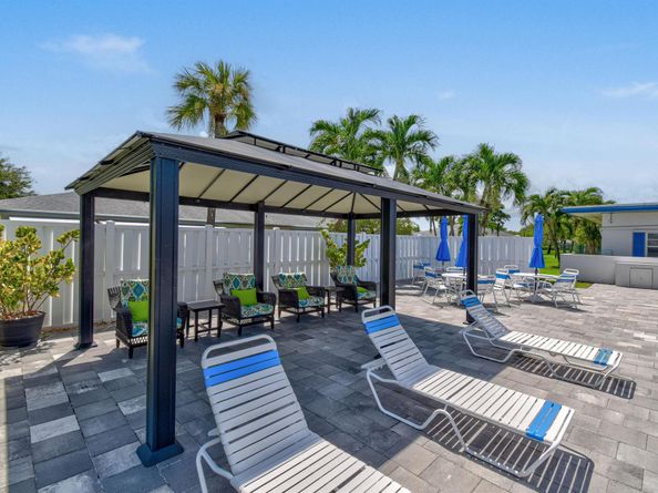 1097 Circle Terrace W C, Delray Beach FL 33445