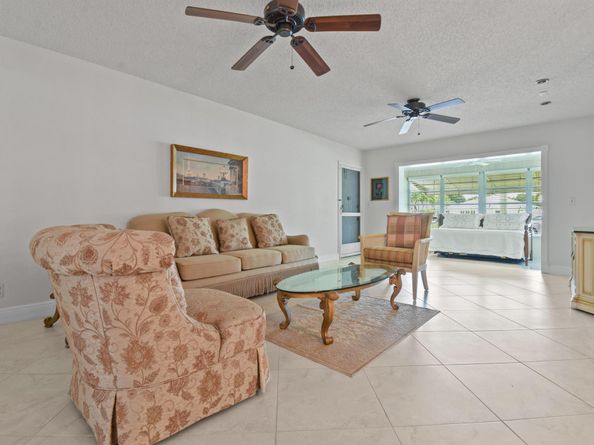 1097 Circle Terrace W C, Delray Beach FL 33445